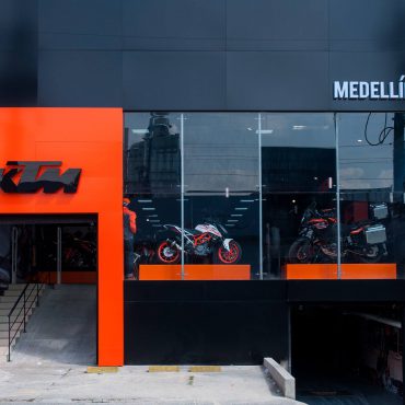 Diseño y producción de tiendas KTM